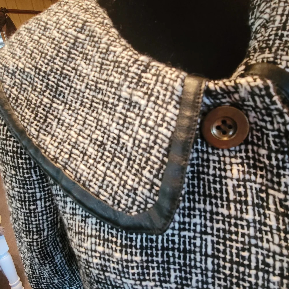 Tulle Black and white medium weight jacket. NWT - Picture 5 of 8
